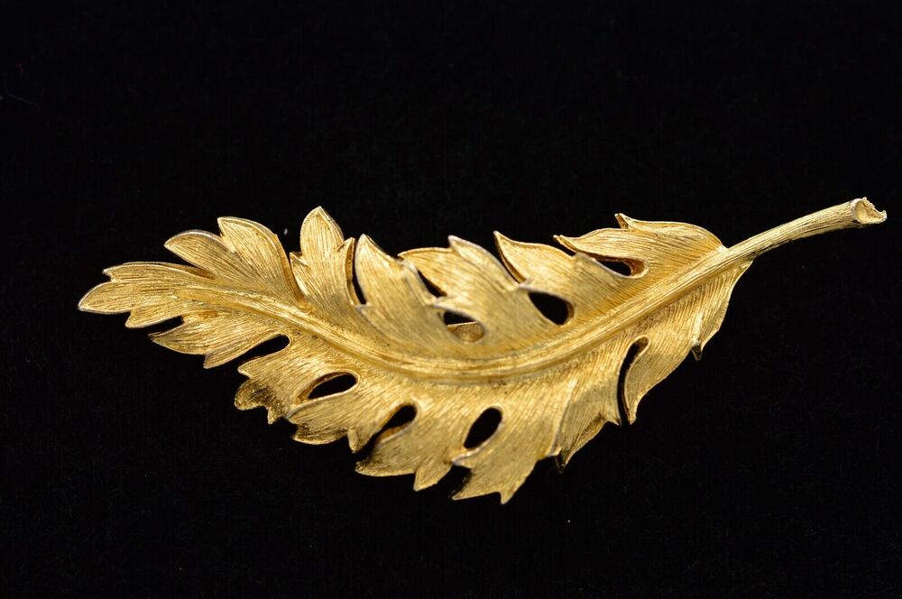 Coro Vintage Pin Brooch Brushed Matte Gold Textured Leaf Chunky 1961 Signed Bin4